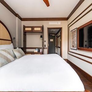Camera media con letto king size
